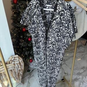 Black white floral print